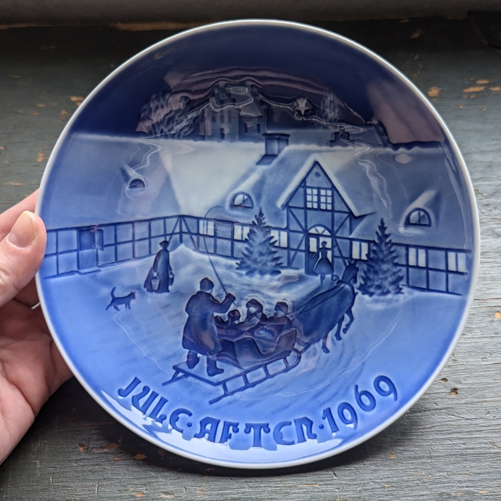 Vintage 1969 Blue Christmas Collector Plate